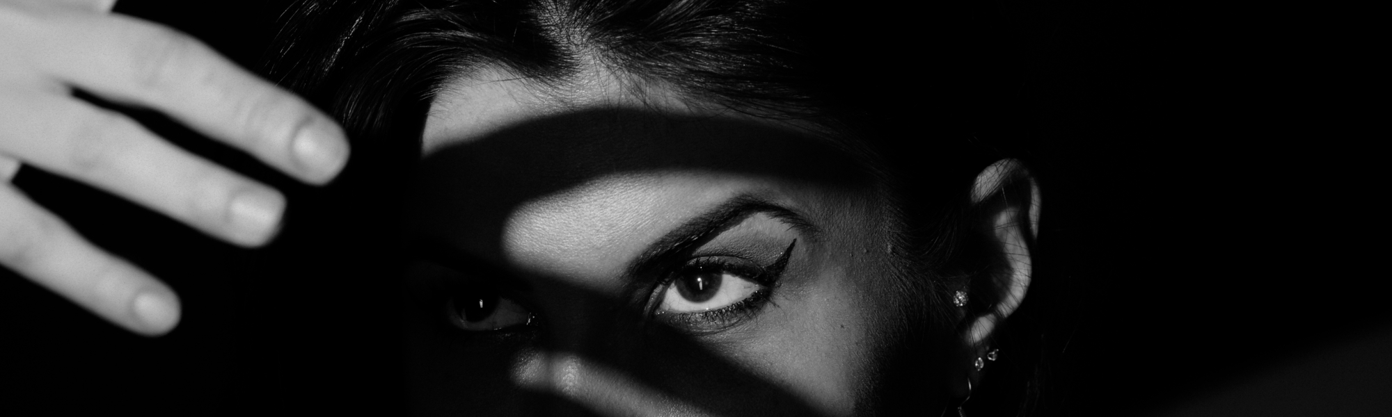 Signature lumière, portrait épuré au studio Clin d'œil Ponot, Le Puy-en-Velay