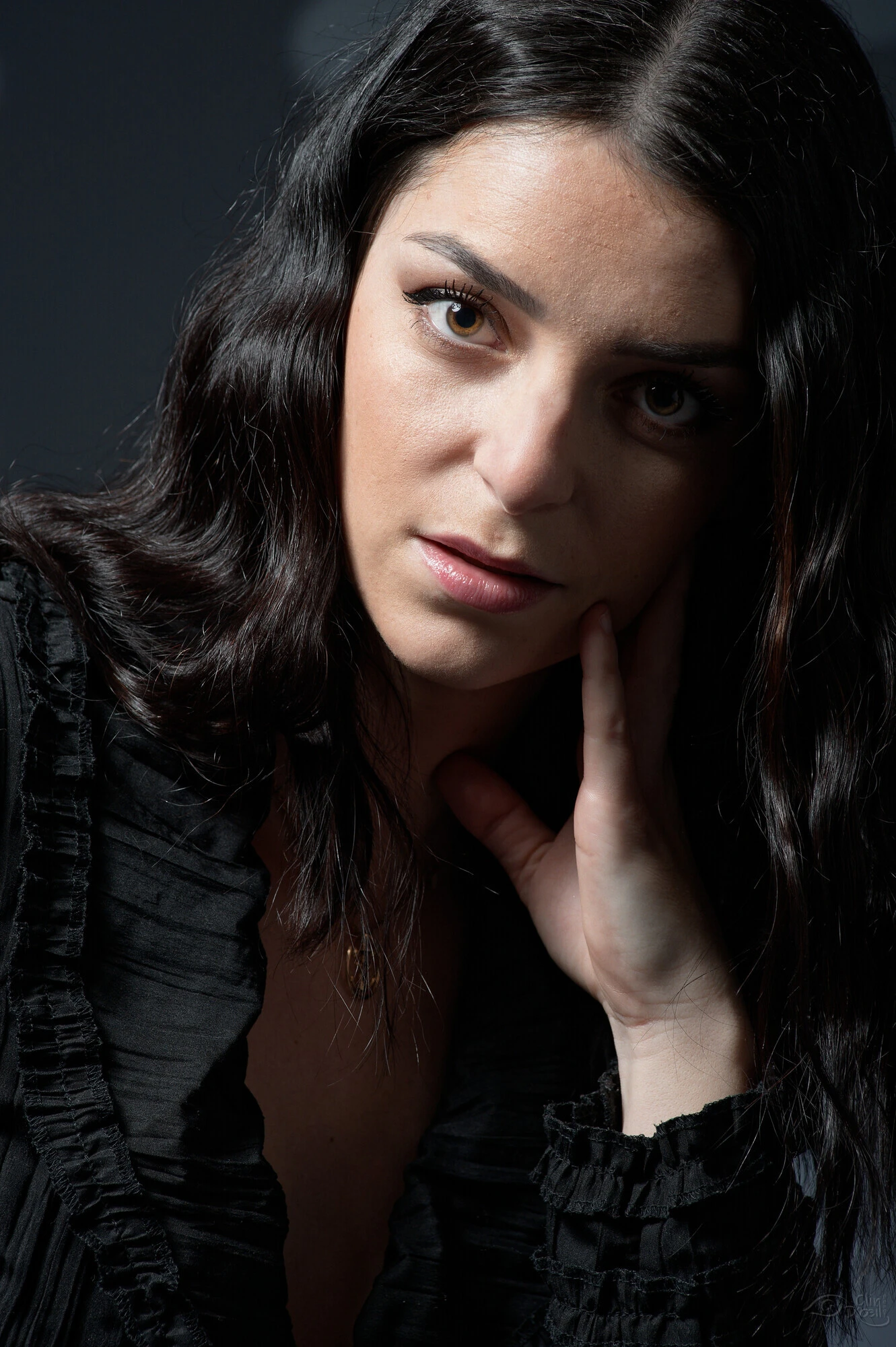 Portrait épuré et minimaliste en studio, Clin d'œil Ponot