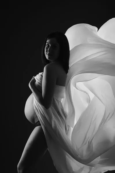 Portrait grossesse en studio, Le Puy-en-Velay